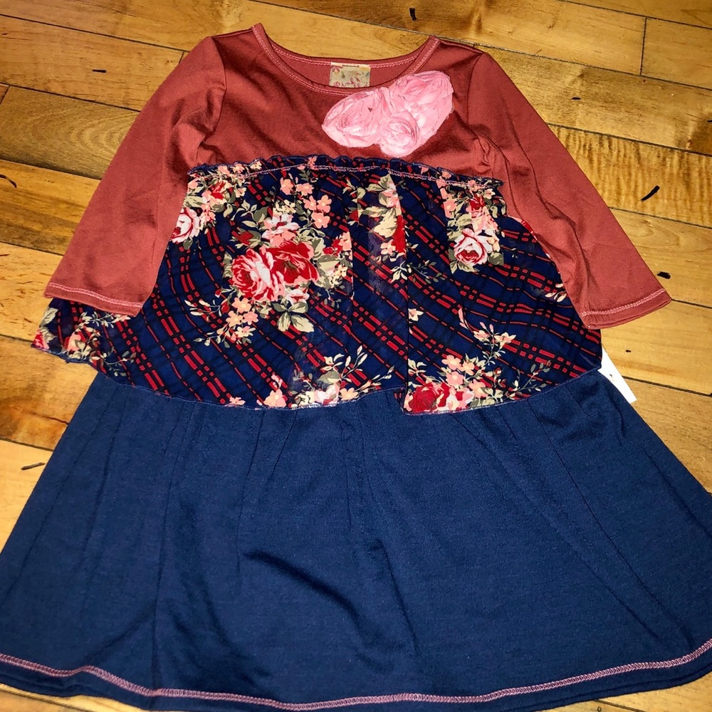 Girls Size 6 Navy Floral Dress!